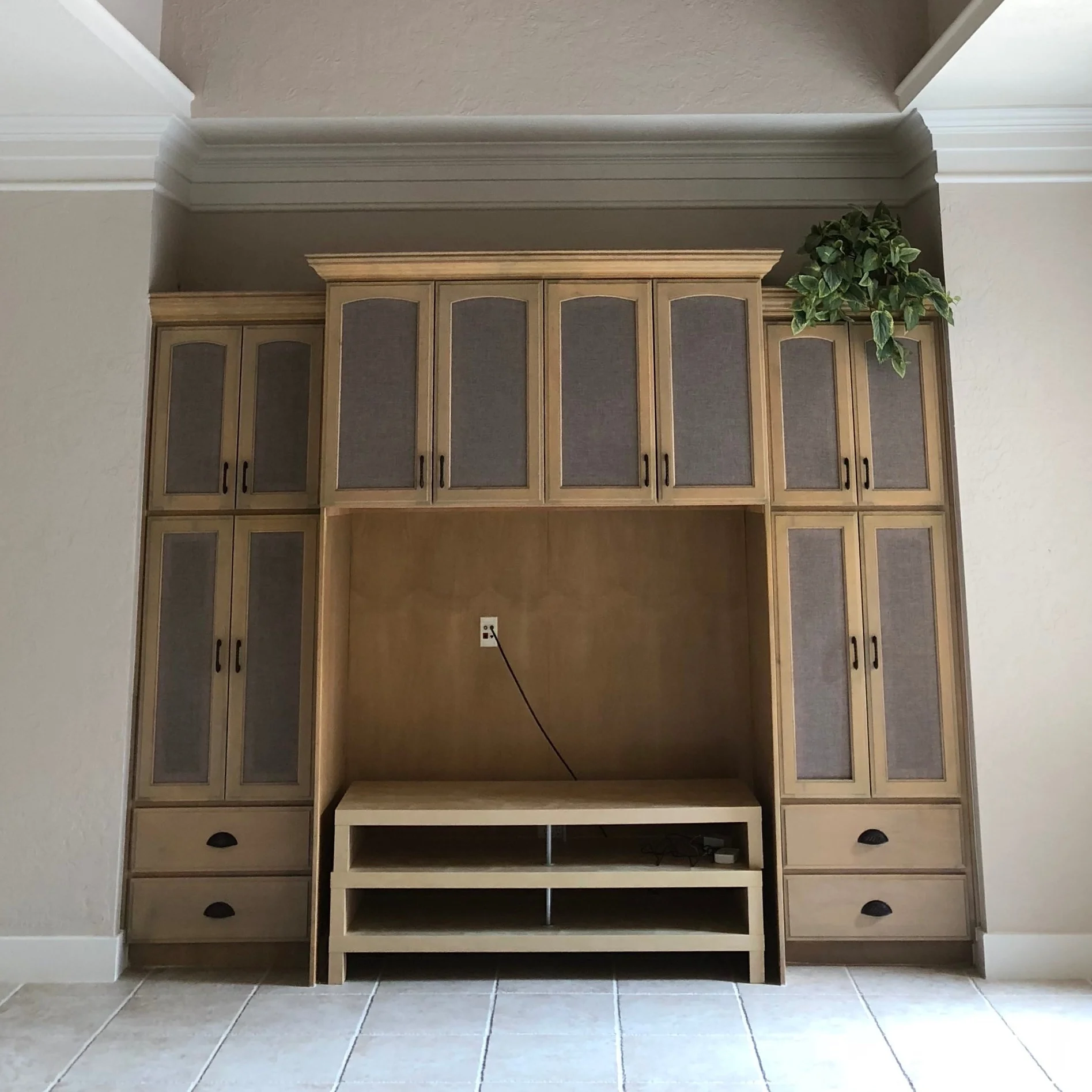 Old style tv cabinet deals